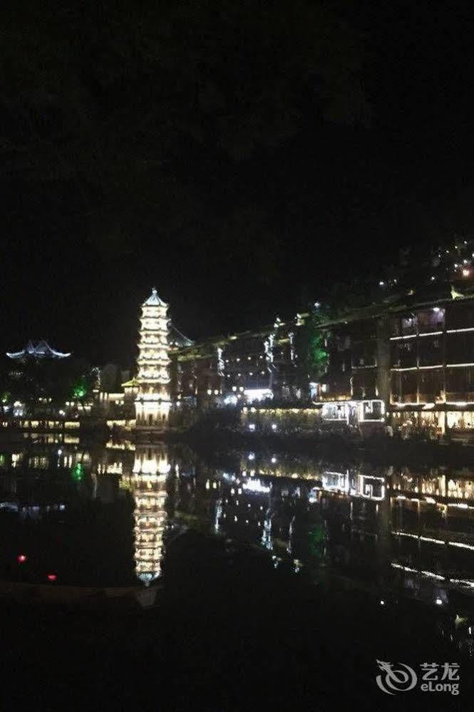 Fenghuang Waitin For You Inn Exterior foto